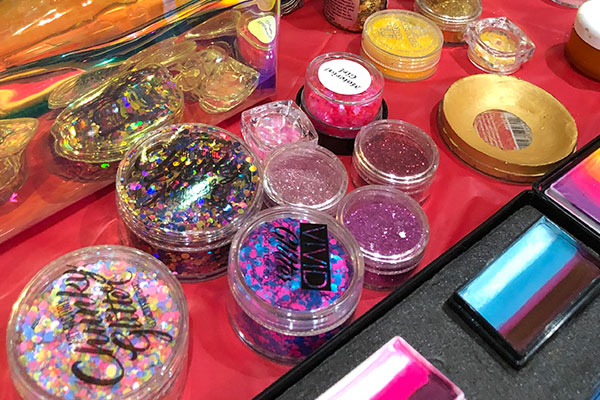 Bodypainting München Schminkfarben-Bar Glitzer